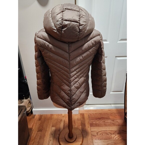 $190 MICHAEL KORS Chevron Packable TAN / BROWN Hooded Down Puffer Jacket Coat M - Picture 2 of 5